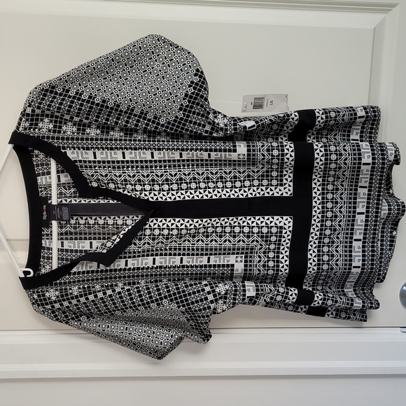 Short sleeve bluse with nice tiny studs - Picture 1 of 4